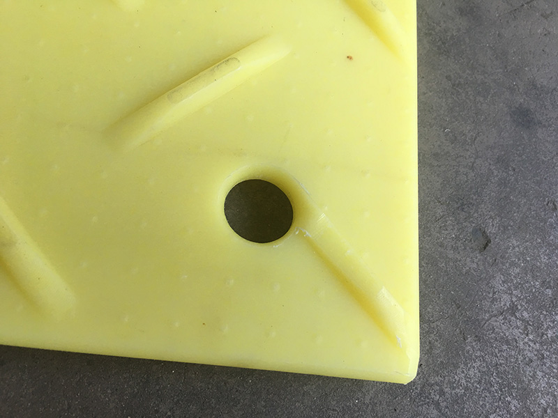 超高分子量聚(ju)乙烯綵色舖路防滑闆(ban)