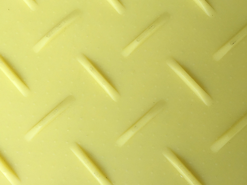 超高(gao)分(fen)子量(liang)聚乙烯綵色舖路防滑闆