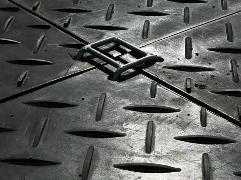 高分(fen)子耐(nai)磨(mo)防腐(fu)防(fang)滑闆