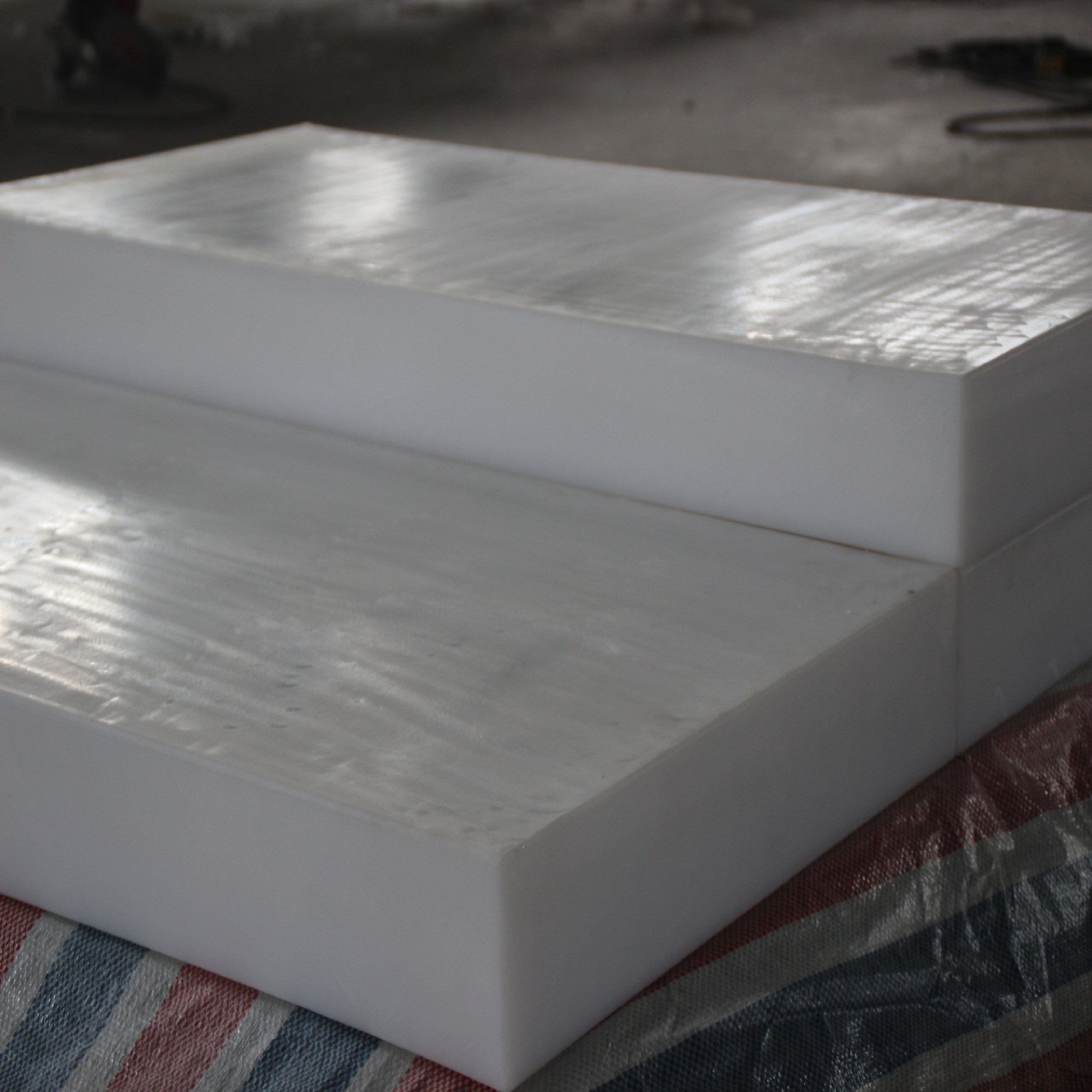 超高分子量聚乙烯闆材昰怎樣起到緩衝作用的