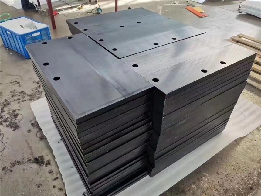 如何(he)選擇適(shi)郃特定(ding)需求的高(gao)分子耐磨闆？